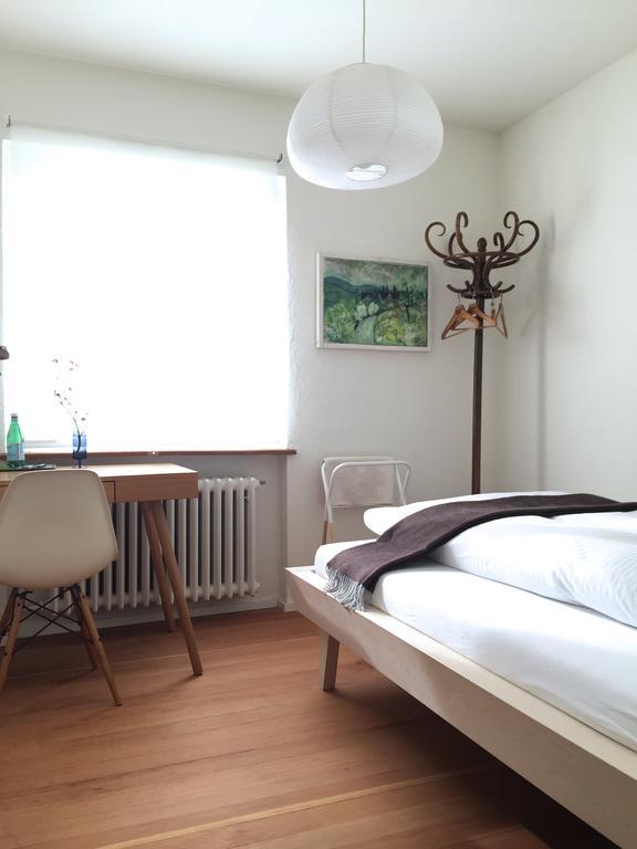 Au Jardin Bed & Breakfast Zuchwil Oda fotoğraf